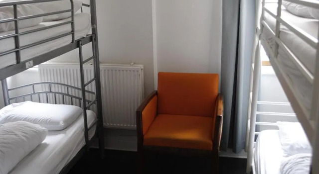 Кровать в общем номере (женский номер) The Walrus Bar and Hostel