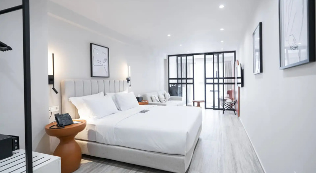 Люкс Deluxe с видом на улицу Finders Hospitality Apartments