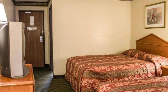 Четырёхместный номер Standard Econo Lodge Akron Copley Northwest
