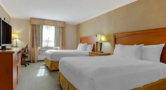Четырёхместный номер Deluxe Best Western Davison Inn