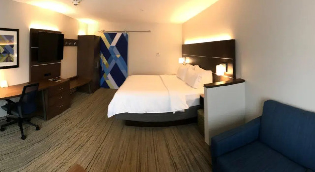 Люкс c 1 комнатой Holiday Inn Express & Suites Hannibal - Medical Center by IHG