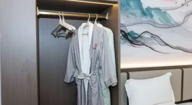 Люкс Business Fuyijia E-sports Hotel (Gongyi Huochang Road Tongben Road Store)