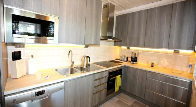 Вилла Deluxe Villa Tukkilahti Lakeside 5 Bedroom Villa with Sauna