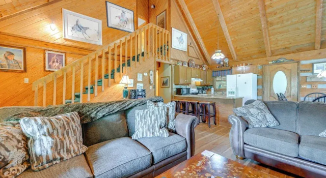 Gatlinburg Smoky Mountain Cabin ~ 1 Mi to Park, Забронировать Отель СПА-отели Гатлинберг, SPA-услуги
