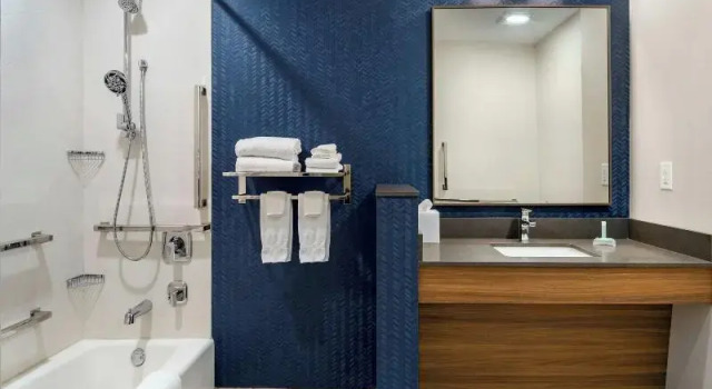 Четырёхместный люкс Fairfield Inn & Suites Hanford