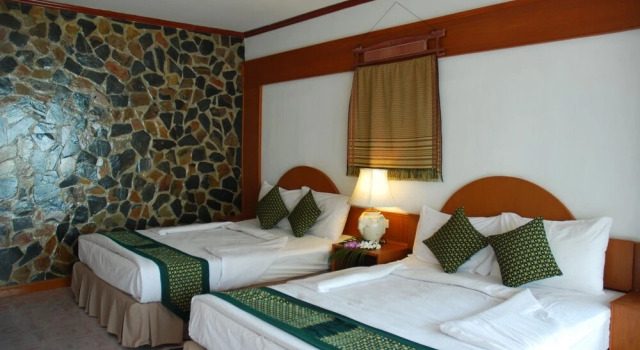 Четырёхместный номер Deluxe с балконом Phangan Orchid Resort