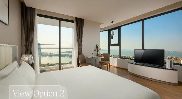 Двухместный номер Deluxe с балконом и с видом на океан DeLaSea Ha Long Hotel - Modern Bayview Escape