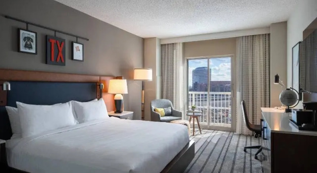 Люкс Renaissance Dallas Richardson Hotel