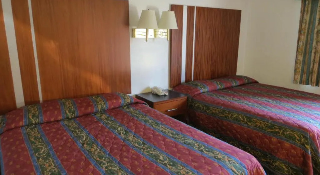 Четырёхместный номер Standard Riverside Inn & Suites
