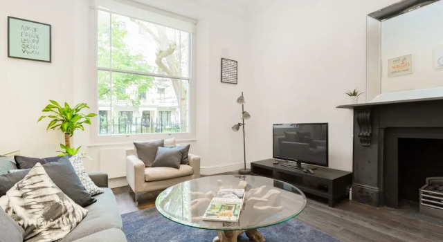 2 Bdr Queens Gardens by the Residences
