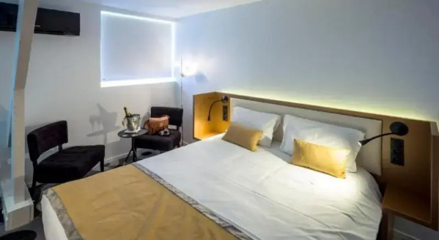 Номер Deluxe The Originals Boutique, Hôtel Auberge du Forgeron, Lille Sud