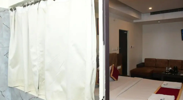 Люкс Sai Vihaar Inn & Suites