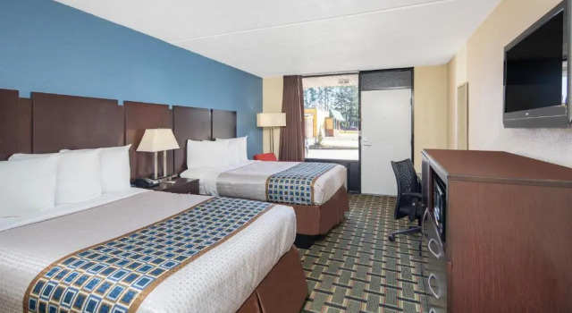 Четырёхместный номер Standard Travelodge by Wyndham Savannah Area/Richmond Hill