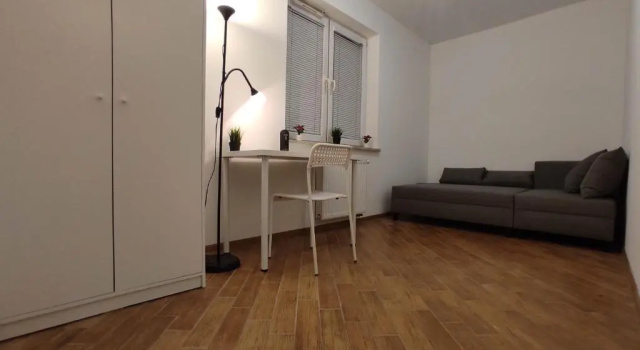 Nice room with 2 shared bathrooms ,WC , 2km to old town -100m from Metro Szwedzka, Réserver Camping Camping et glamping à Mazovie, Camping