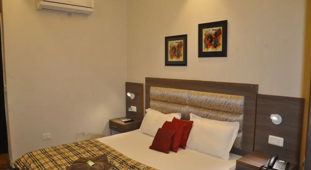 Четырёхместный номер Superior с балконом и с видом на город Hotel Pace