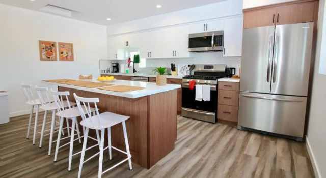 Вилла Los Angeles 3BR Villa Suites with Free Parking