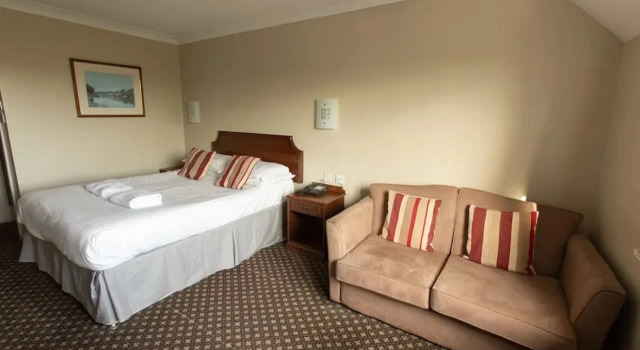 The Chichester Hotel, Book Hotel Wickford Essex