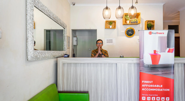 RedDoorz near Alun Alun Bandung 2