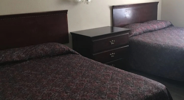 Четырёхместный номер Standard Stettler Hotel