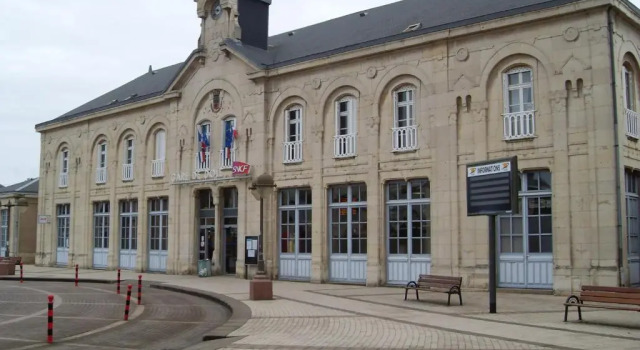 Le Relais de la Gare, Забронировать Отель Доль Горный массив Юра, рядом с The museum of fine arts of Dole
