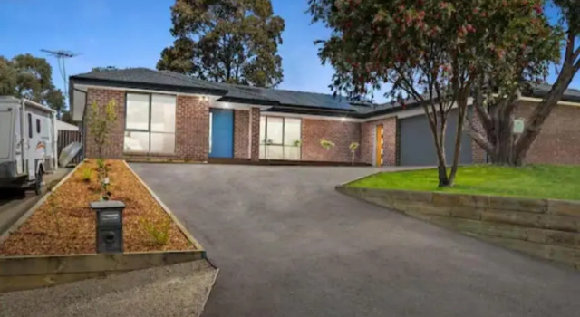 Luxurious 5 bedroom Villa with hot tub & much more, Book Villa Rosebud Mornington Peninsula