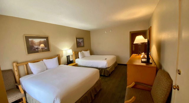 Четырёхместный номер Standard с балконом Best Western Sheridan Center