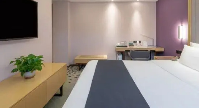 Кровать в общем номере (мужской номер) Lavande Hotel (Haerbin Central Street, Youyi Road)