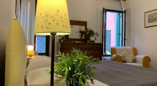 Grimaldi Apartments - Ai Carmini, Забронировать Апартаменты/квартира Дорсодуро Венеция, рядом с Palazzo Franchetti
