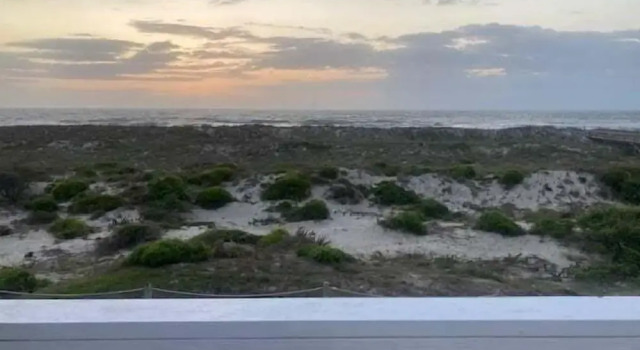 Номер Standard Oceanside Townhouse with Ocean View and Access to the Deck by RedAwning