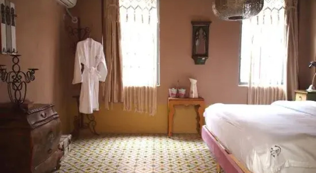 Семейный люкс с 2 комнатами Desert Island Rose Antique Homestay (Leshan Shihao Plaza High-speed Railway Station)