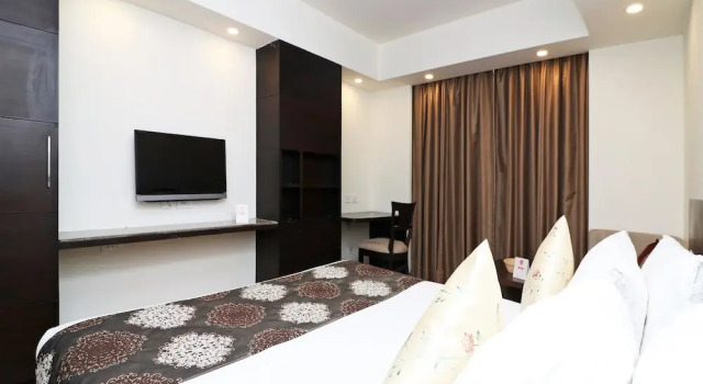 Capital O 2642 Golden Lakes Hotel