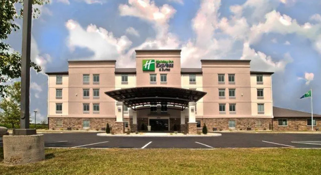 Двухместный люкс Holiday Inn Express & Suites Evansville North by IHG