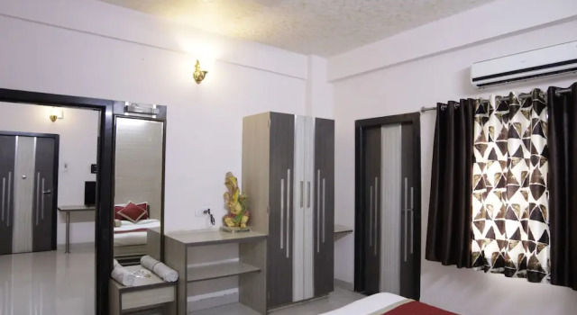 Amit Palace by Capital O, Prenota Hotel Bhilwara 