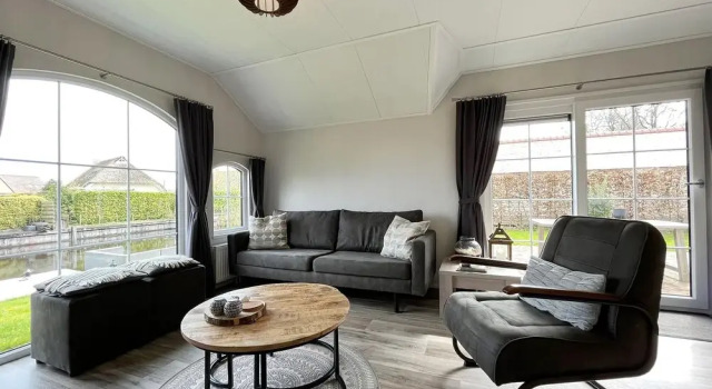 Коттедж Lakeside Farm Stay, Friesland
