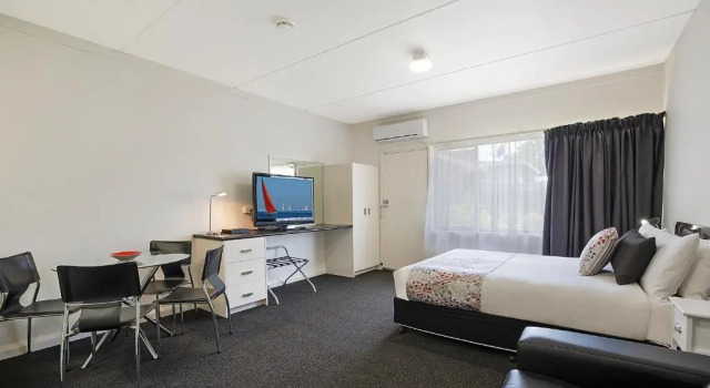 Студия Deluxe Hamilton Lakeside Motel