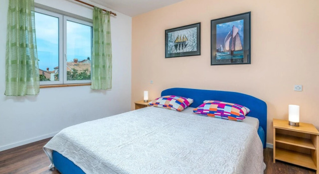 Awesome Apartment in Mali Losinj With Wifi and 3 Bedrooms, Забронировать Апартаменты/квартира Отели Мали-Лошиня с парковкой, рядом с Автобусный вокзал Mali Losinj, Парковка
