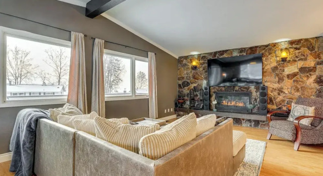 Коттедж Theater Room + Fire Pit: Anchorage Family Retreat