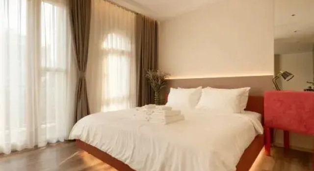 Полулюкс с балконом HAITA Suites - Phu My Hung