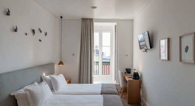 Feels Like Home Chiado Prime Suites, Забронировать Отель Санта-Мария-Майор Лиссабон, рядом с Money Museum