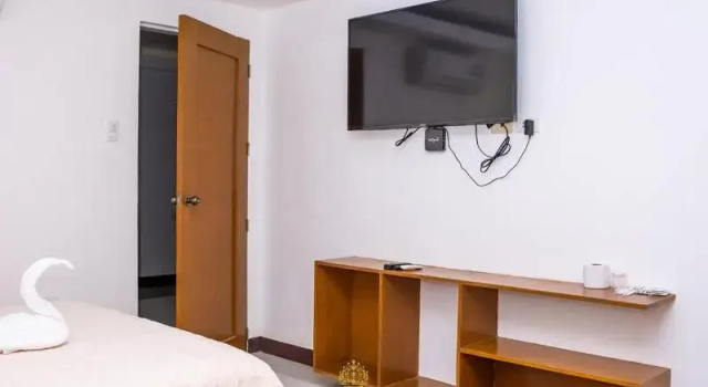 Четырёхместный номер Deluxe с балконом Empress Island Hotel