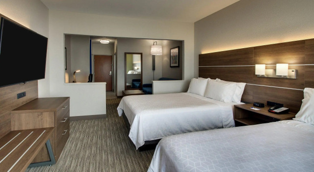 Четырёхместный люкс Holiday Inn Express Hotel & Suites Waukegan/Gurnee by IHG