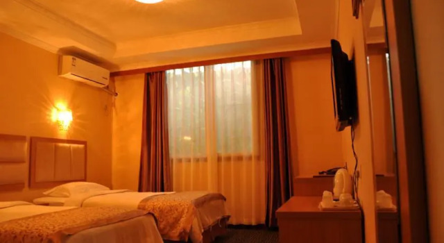 Beijing Yilan Hotel, Забронировать Отель Отели Пекина с парковкой, рядом с Торговый комплекс Oriental Plaza, Парковка