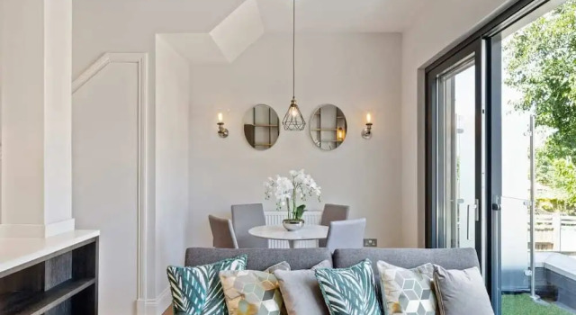 Designer 1-bed Flat W/juliet Balcony nr Wimbledon, Забронировать Отель Отели Англии 3 звезды, 3*
