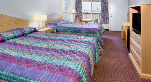 Четырёхместный номер Standard Knights Inn Pasco