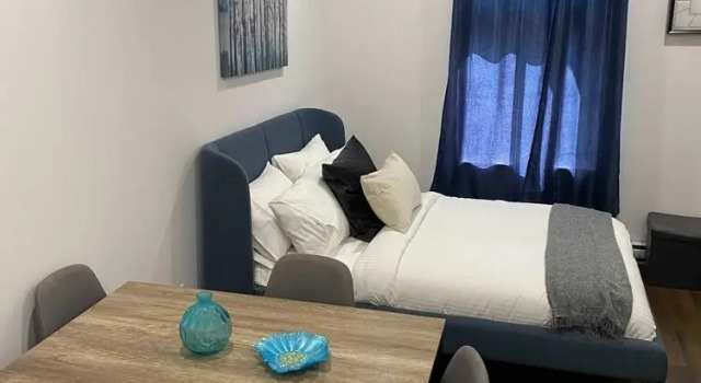 M11 Upscale Comfy Studio w AC in Perfect Location, Rezervasyon Otel Montreal Quebec