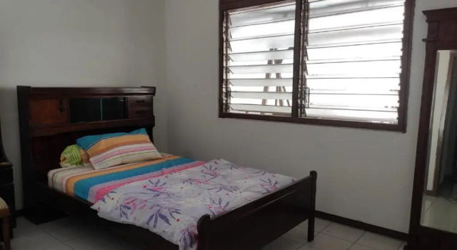 Kelana 2 Nice Homestay (5 Bed Rooms) Semarang, Prenota Hotel Hotel a Semarang con parcheggio, Parcheggio