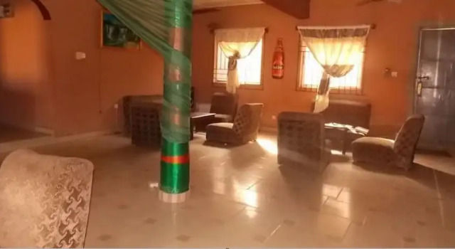 De Ultimate Palace Hotel, Book Hotel Ikeja 