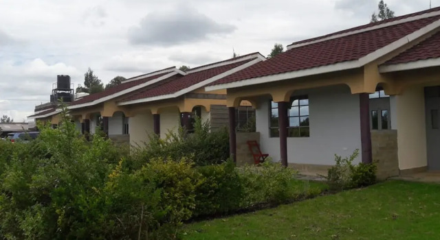 Buens Lugar Hotel, Đặt Khách sạn Khách sạn ở Laikipia có chỗ đỗ xe, Bãi đậu xe