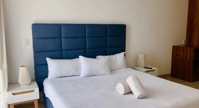 Fantastic Condo Perfect for Relaxation Yoga Massage Room in Building Rooftop Pool Sunbeds