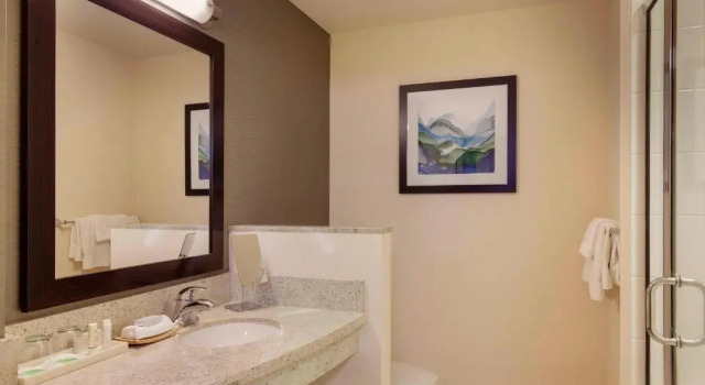 Четырёхместный номер Standard Courtyard by Marriott Portland City Center